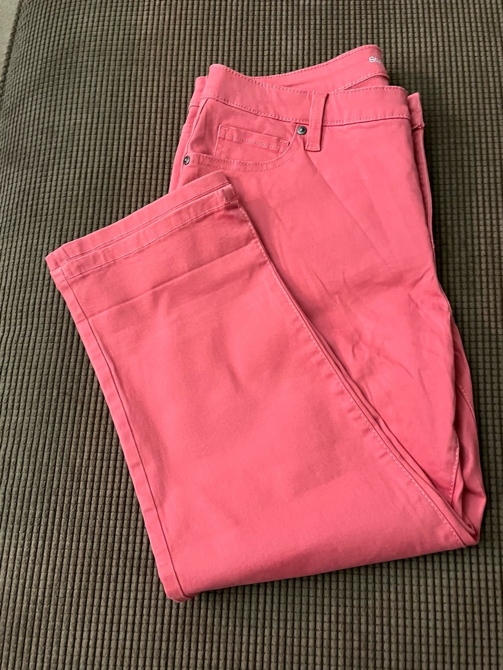 NWT. Style & Co capris. 12 petite.